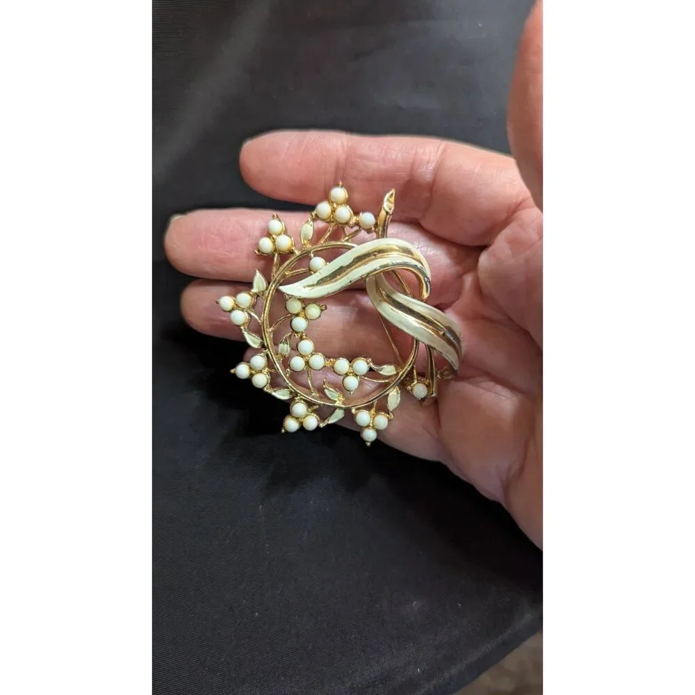 Coro Gold Tone Enamel & Faux Pearl Floral Wreath Brooch Pin Vintage 2